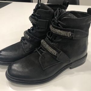New leather boots from Italy size 40 ( perfect fits us 9.5)